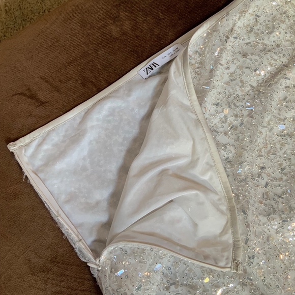 Zara White w/ silver skirt Sz L - Picture 3 of 10
